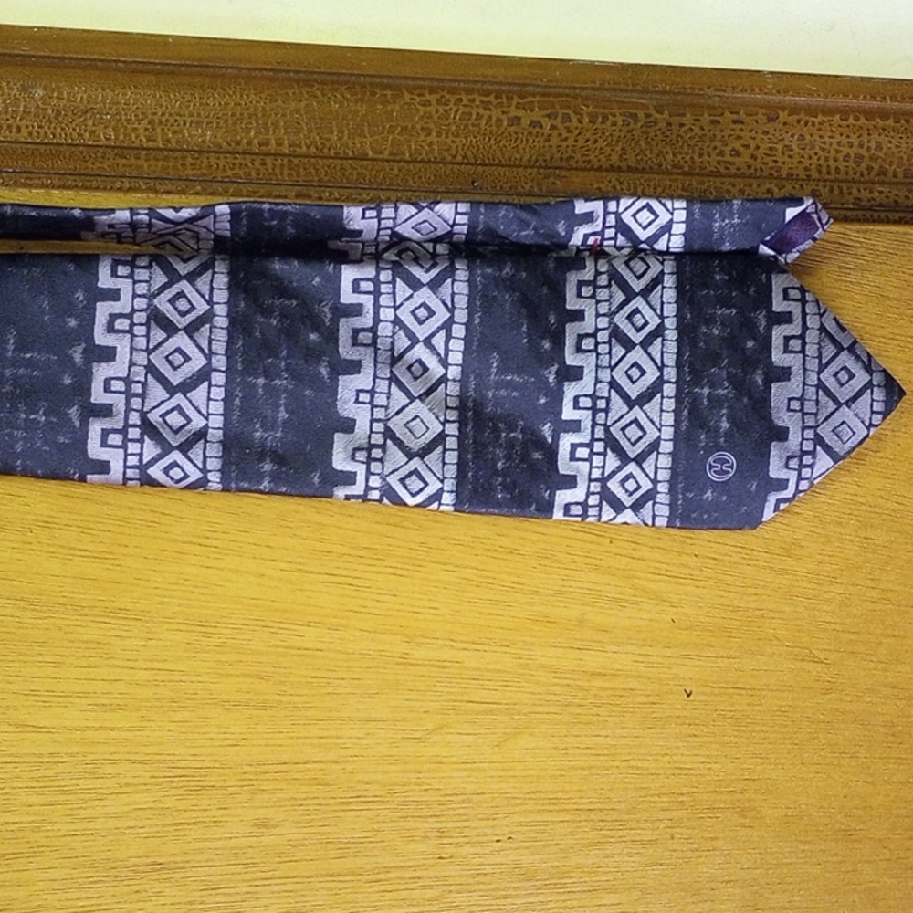 Halston III Black & Tan Patterned Tie
